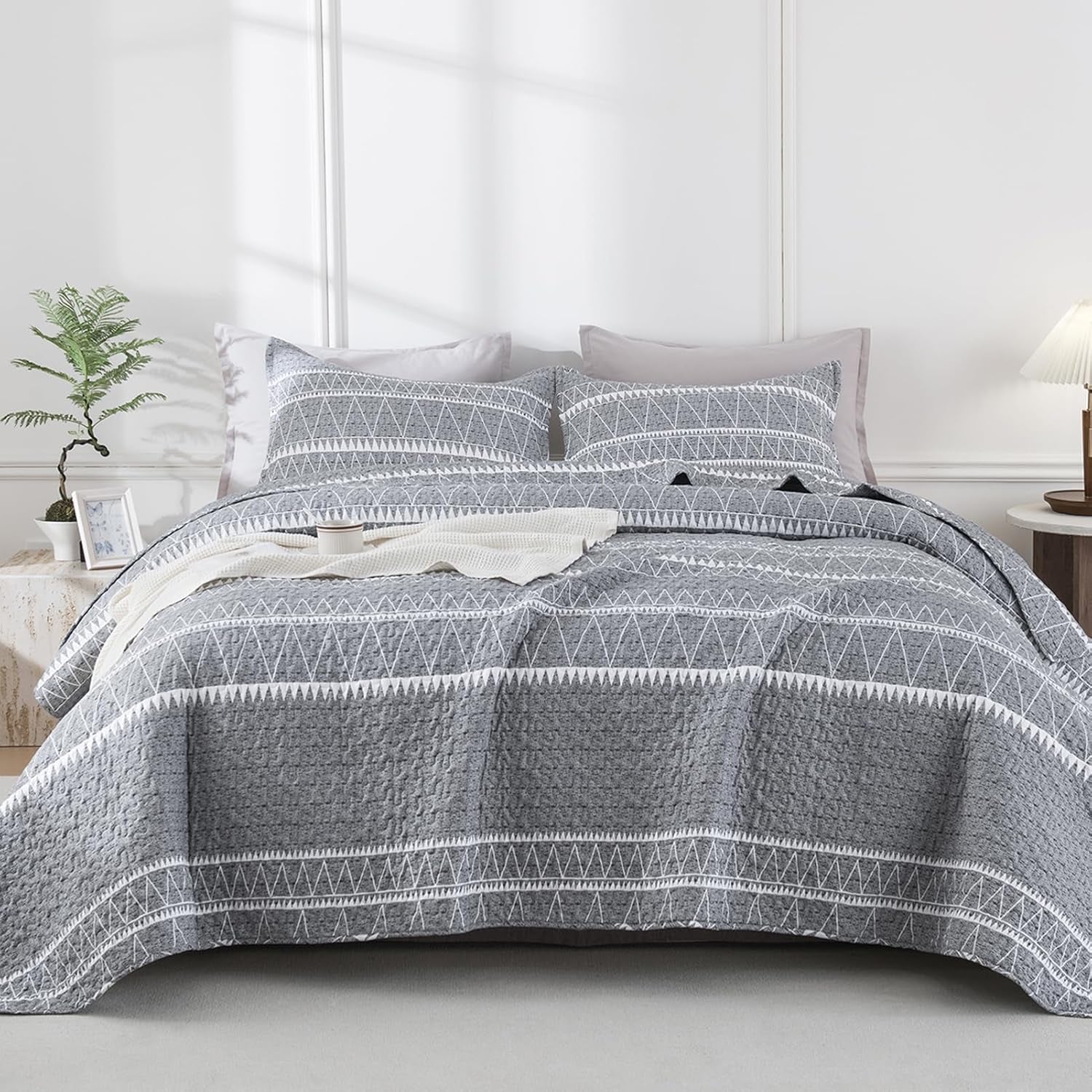 Grey California King Quilt Set (112X104 Inch), 3 Pieces(1 Striped Boho Printed Quilt and 2 Pillowcases), Bohemian Summer Lightweight Reversible Microfiber Bedspread Coverlet Sets