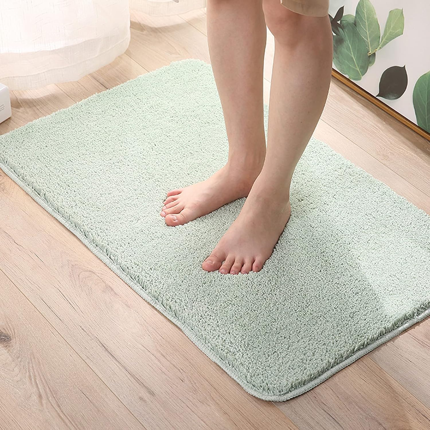Bathroom Rug Mat, Extra Soft and Absorbent Bathroom Rugs, Bath Rugs Non-Slip, Machine Washable Bath Mats for Tub, Shower, and Bath Room. (Light Green, 16″✖24”)