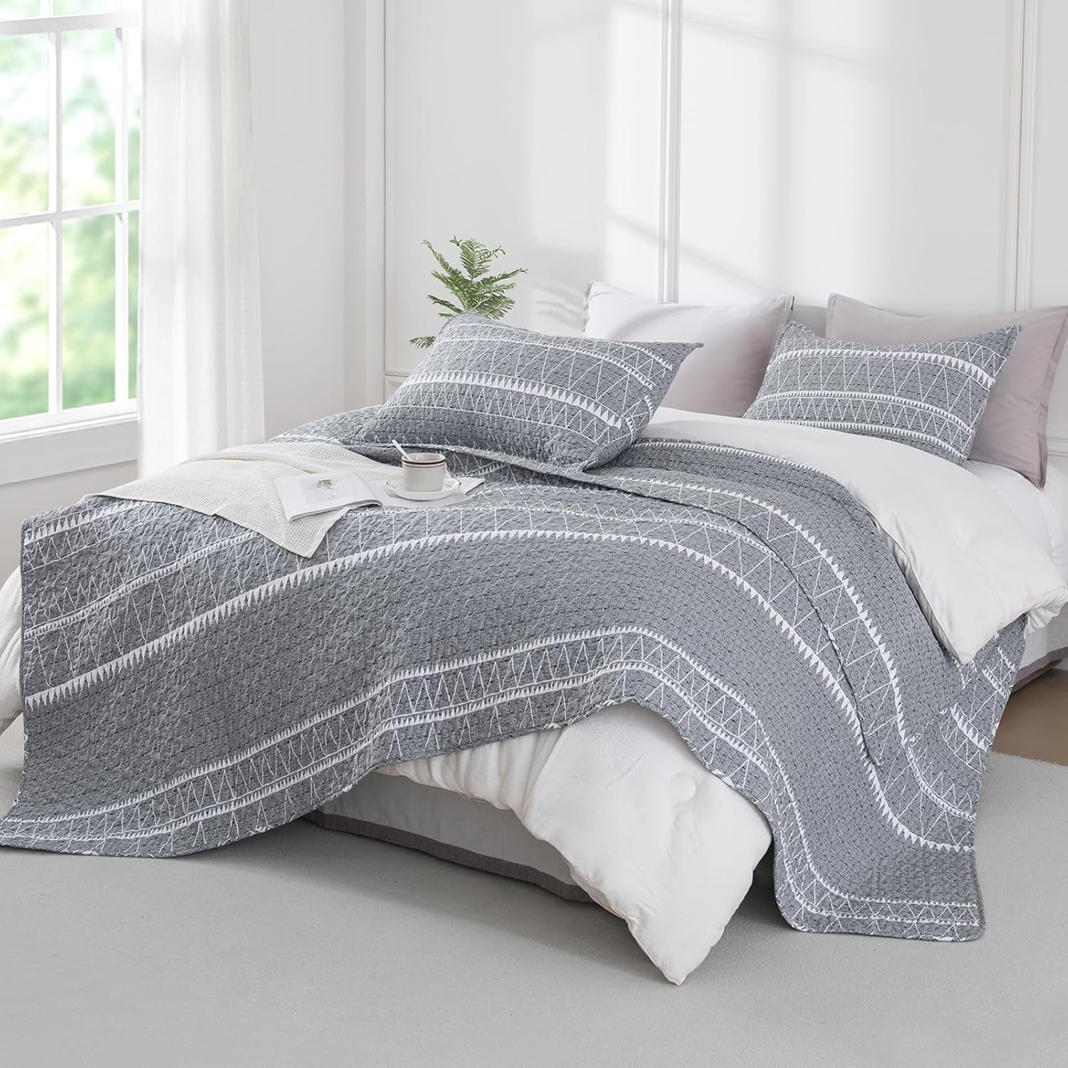 Grey California King Quilt Set (112X104 Inch), 3 Pieces(1 Striped Boho Printed Quilt and 2 Pillowcases), Bohemian Summer Lightweight Reversible Microfiber Bedspread Coverlet Sets