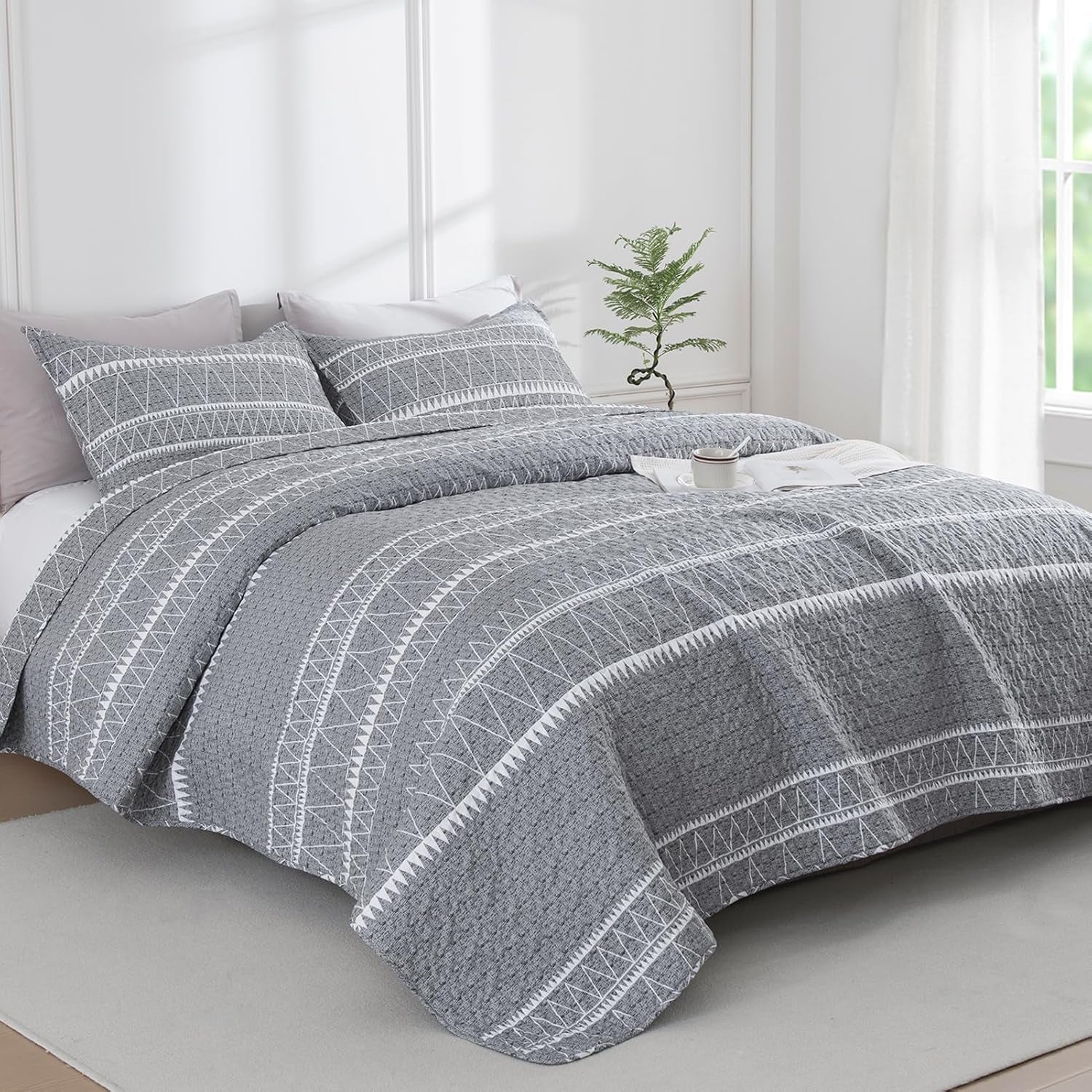 Grey California King Quilt Set (112X104 Inch), 3 Pieces(1 Striped Boho Printed Quilt and 2 Pillowcases), Bohemian Summer Lightweight Reversible Microfiber Bedspread Coverlet Sets