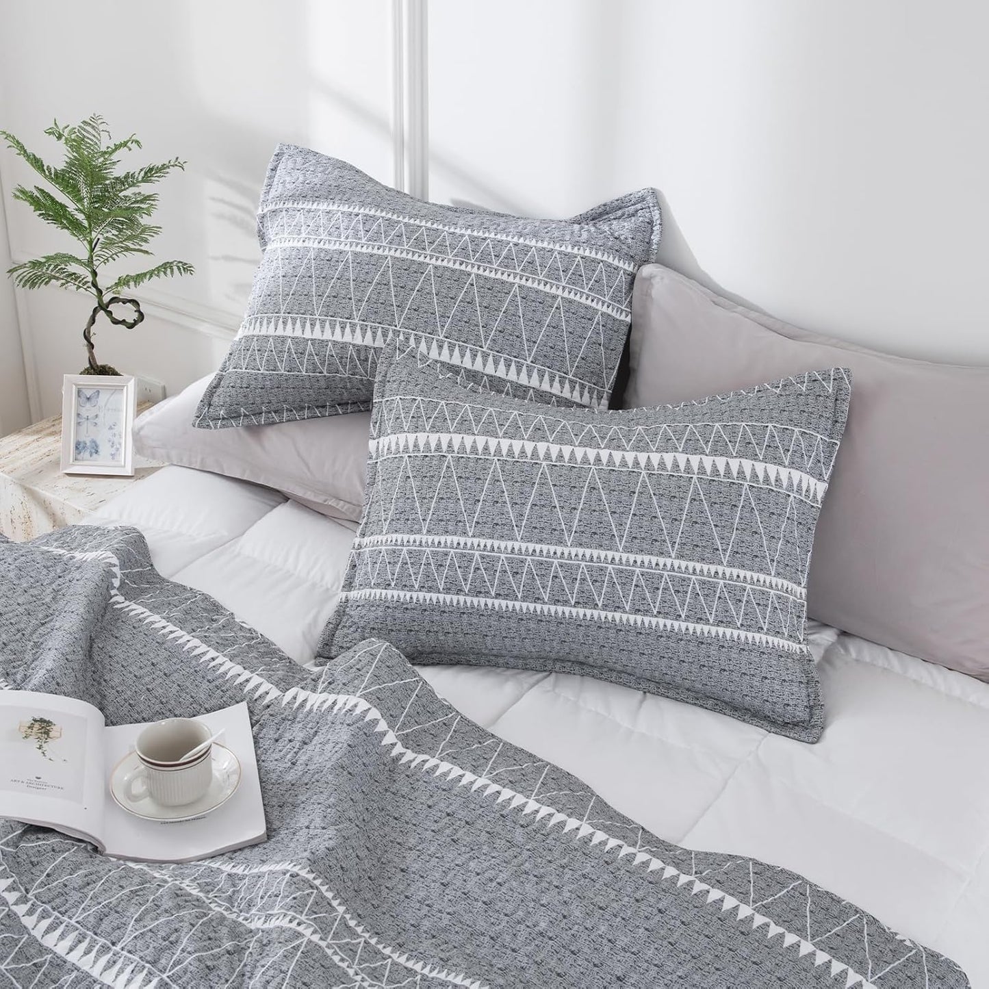 Grey California King Quilt Set (112X104 Inch), 3 Pieces(1 Striped Boho Printed Quilt and 2 Pillowcases), Bohemian Summer Lightweight Reversible Microfiber Bedspread Coverlet Sets