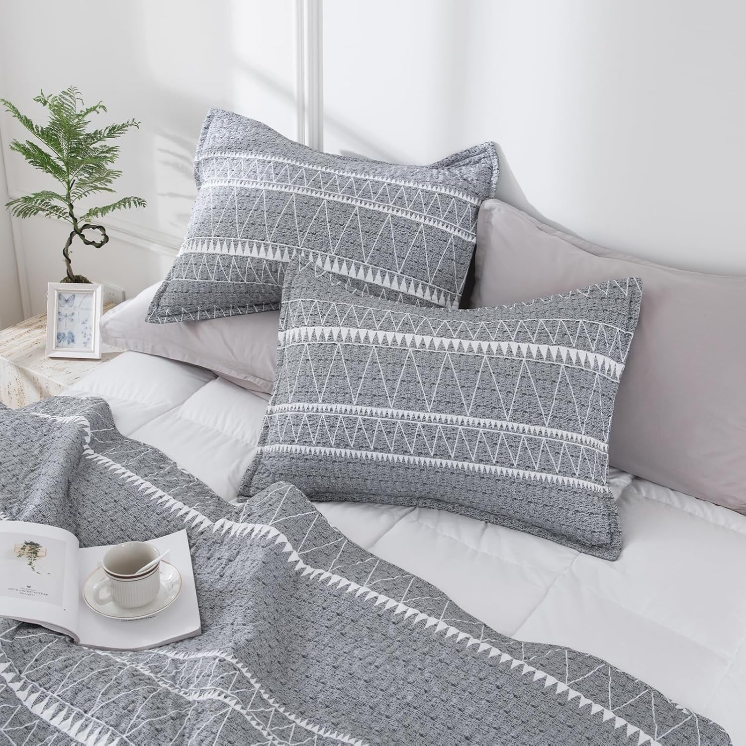 Grey California King Quilt Set (112X104 Inch), 3 Pieces(1 Striped Boho Printed Quilt and 2 Pillowcases), Bohemian Summer Lightweight Reversible Microfiber Bedspread Coverlet Sets