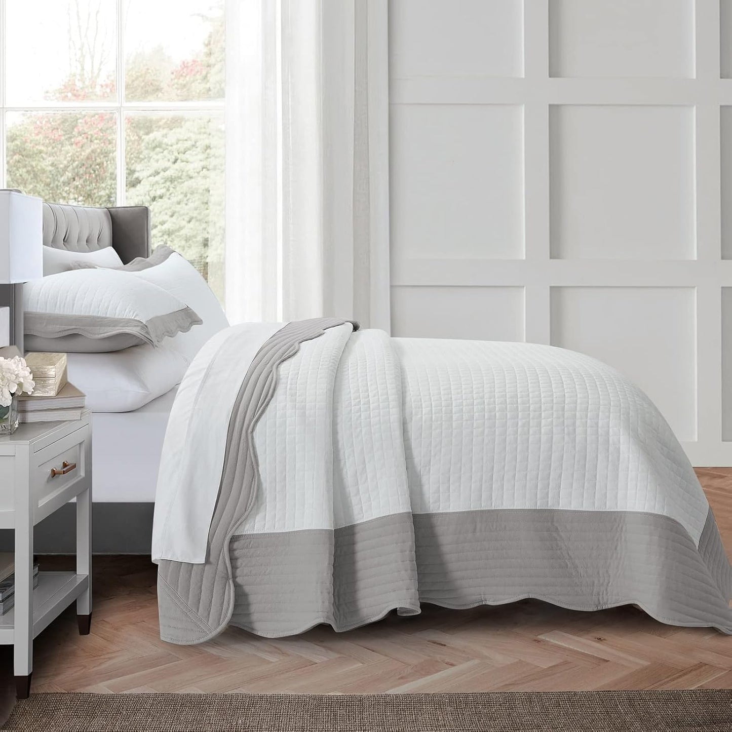 3-Piece Queen Quilt Set - Soft Warm Coverlet Bedspread Set (90 X 90 Inch) with 2 Pillow Sham (20 X 26 Inch), White and Grey
