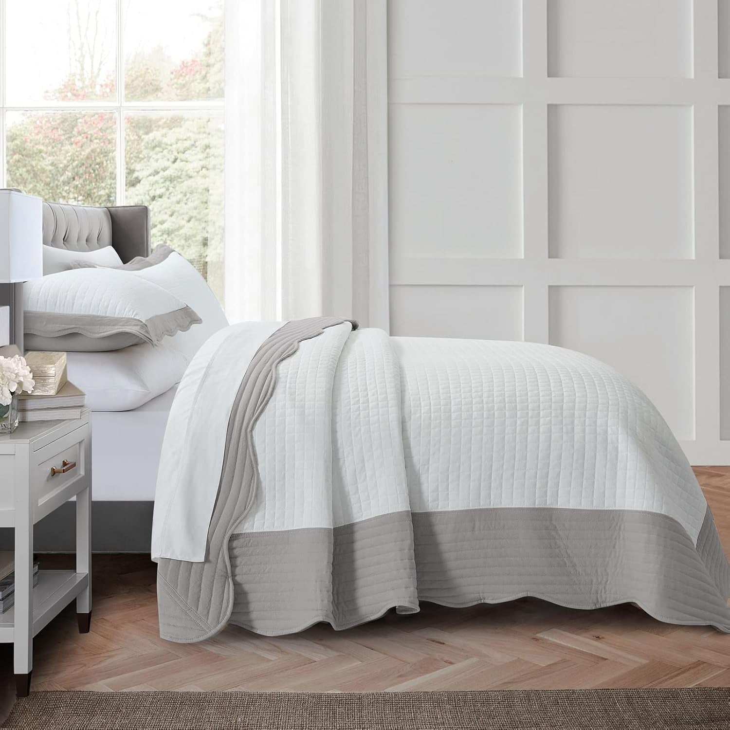3-Piece Queen Quilt Set - Soft Warm Coverlet Bedspread Set (90 X 90 Inch) with 2 Pillow Sham (20 X 26 Inch), White and Grey
