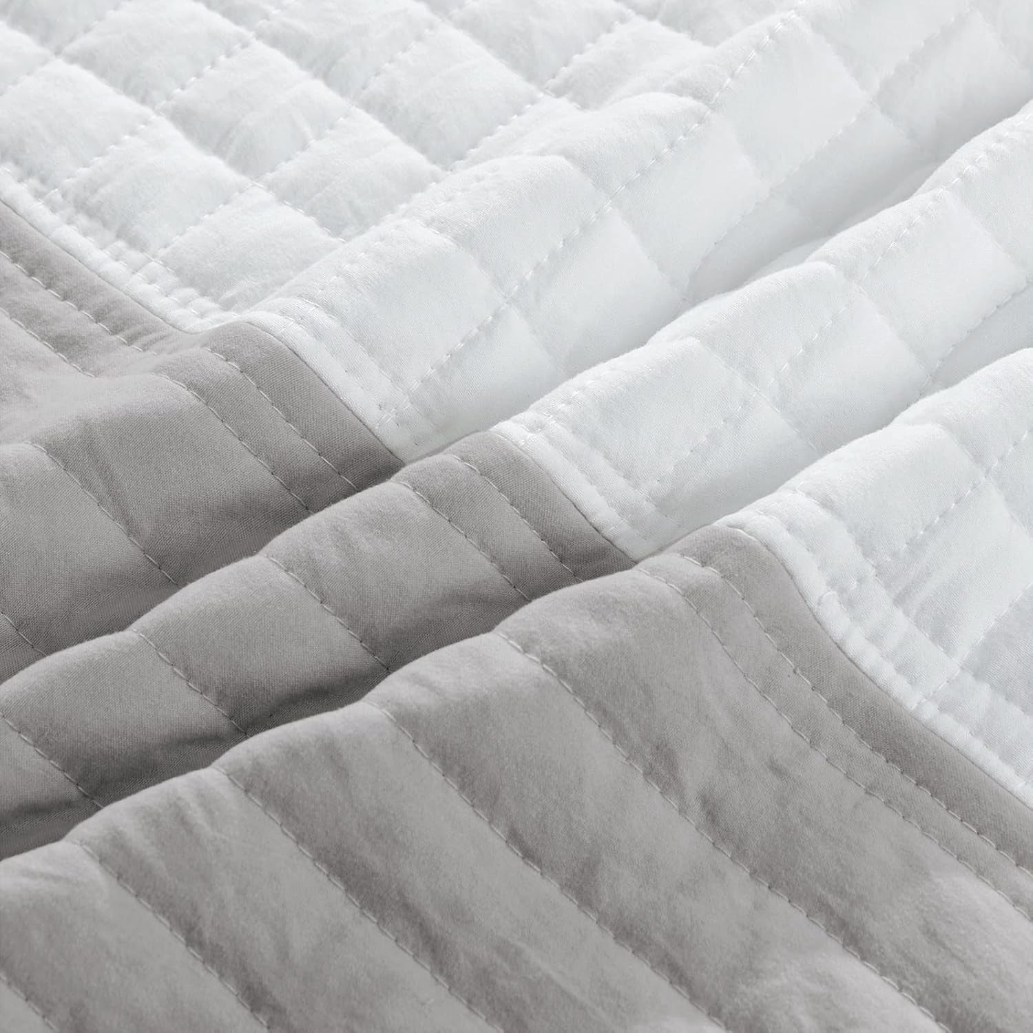 3-Piece Queen Quilt Set - Soft Warm Coverlet Bedspread Set (90 X 90 Inch) with 2 Pillow Sham (20 X 26 Inch), White and Grey